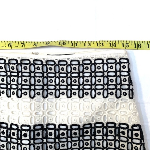 BANANA REPUBLIC STRIPE LACE PENCIL SKIRT BLACK AND OFF WHITE- 8 - Picture 5 of 11